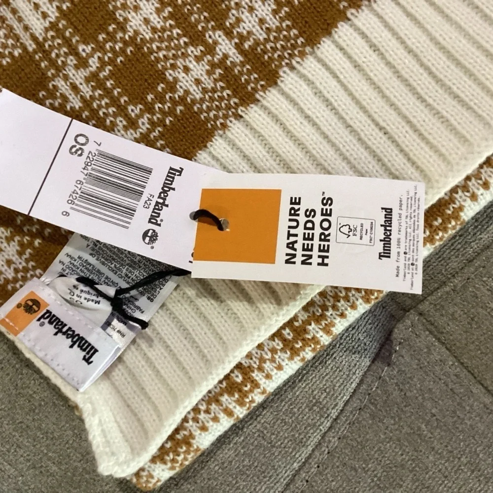 Timberland Buffalo Plaid Knit Scarf in Camel and Cream. Unisex. NWT